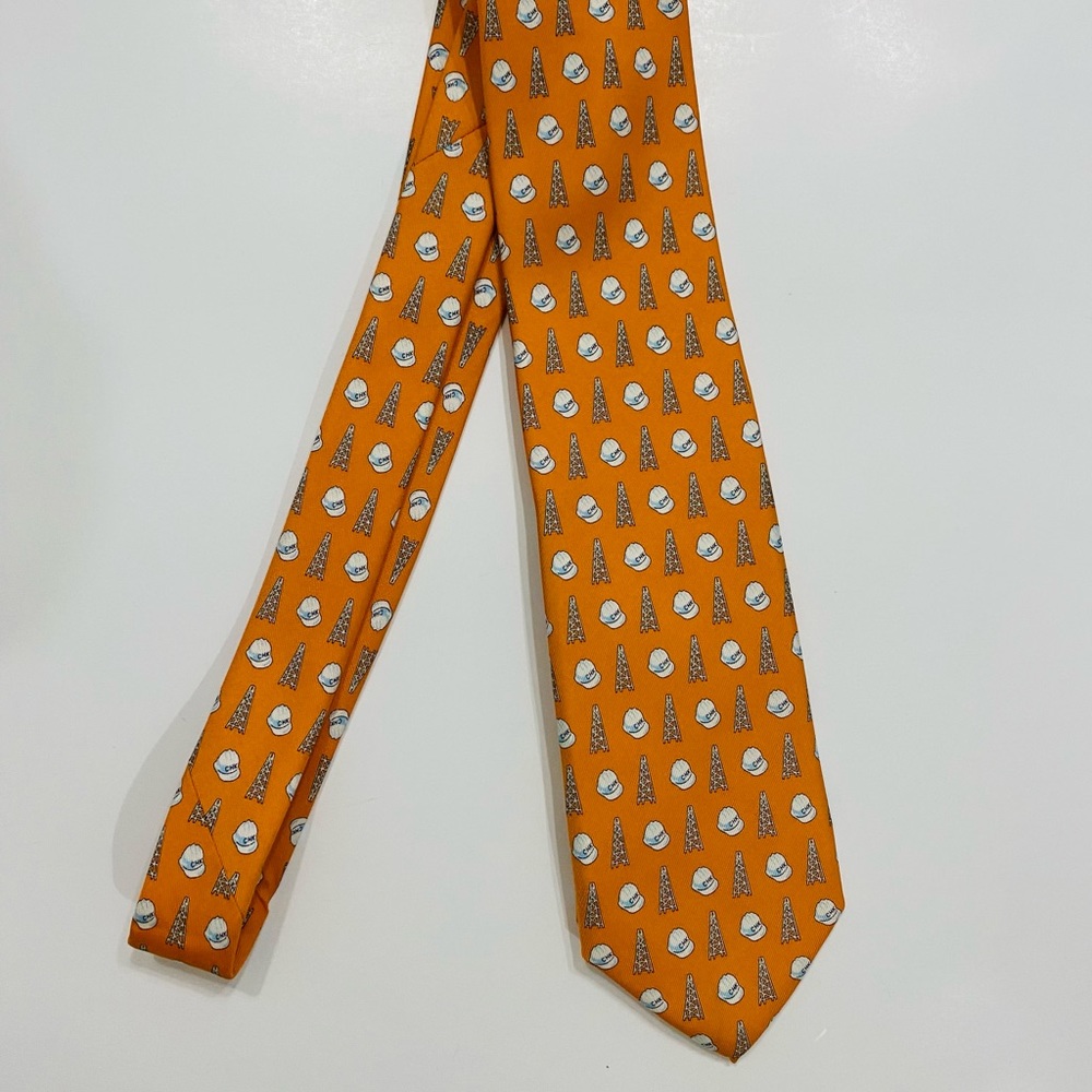 Vineyard Vines custom collection Chesapeake Energy orange tie NWOT - Picture 4 of 7